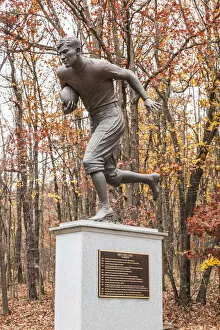 Images Dated 12th May 2017: USA, Pennsylvania, Jim Thorpe, statue of Olympian Jim Thorpe