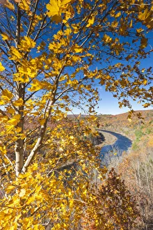 USA, Pennsylvania, Pocono Mountains, Port Jervis, elevated view of the Delaware River
