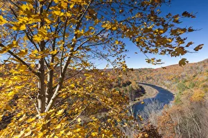 USA, Pennsylvania, Pocono Mountains, Port Jervis, elevated view of the Delaware River