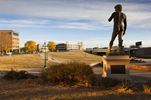 USA, South Dakota, Sioux Falls, riverfront statue of David