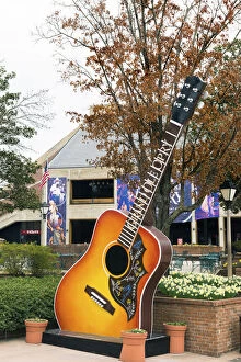 USA, Tennessee, Nashville, Giant Guitar outside the Grand Ole orpy