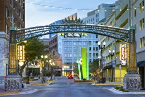 Images Dated 19th May 2022: USA, Texas, El Paso, Downtown, El Paso Street Archway Greeting