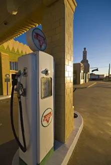USA, Texas, Route 66, Shamrock, Old Art Deco Tower, Conoco Gas Station and U-Drop
