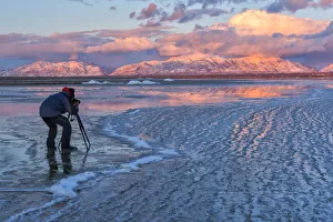 USA, Utah, Antelope Island State Park, Photographer on the Great Salt lake