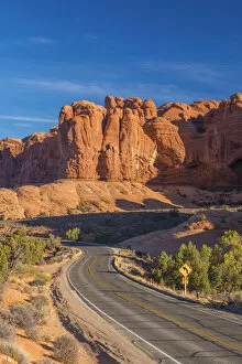 Images Dated 17th June 2015: USA, Utah, Arches National Park, The Windows Road