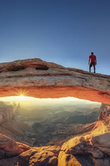 USA, Utah, Canyonlands National Park, Island in the Sky district, Mesa Arch (MR)