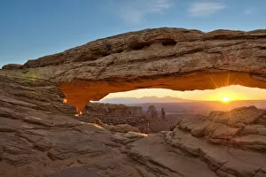 Images Dated 17th June 2015: USA, Utah, Canyonlands National Park, Island in the Sky District, Mesa Arch, Sunrise