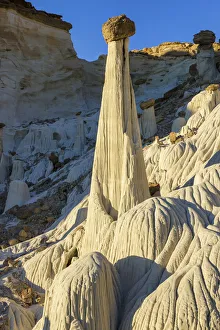Images Dated 24th November 2021: USA, Utah, Grand Staircaise-Escalante National Monument, Wahweap Hoodoos