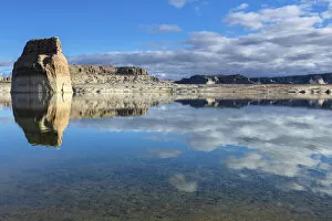 USA, Utah, Lake Powell, Lone Rock near Page