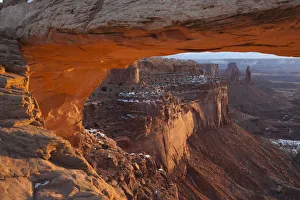 Images Dated 22nd September 2009: USA, Utah, Moab, Canyonlands National Park, landscape through Mesa Arch, sunrise, winter