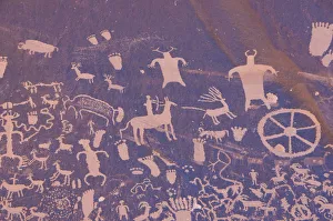 Images Dated 27th July 2009: USA, Utah, Newspaper Rock State Historical Monument beside Canyonlands National Park