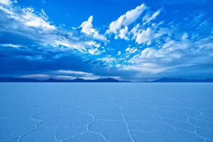 Images Dated 15th November 2016: USA, Utah, Wendover, Bonneville Salt Flats, Great Salt Lake flats at Bonneville