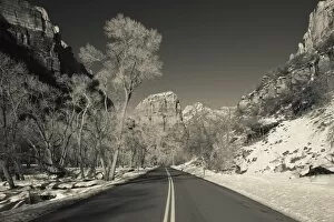 Images Dated 30th December 2008: USA, Utah, Zion National Park, Zion Canyon Scenic Drive, winter
