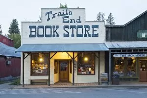 Images Dated 16th September 2014: USA, Washington, Okanogan County, Winthrop, Book Store at dusk
