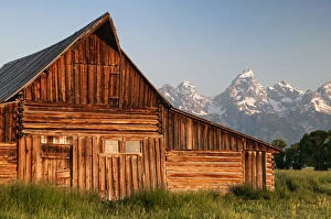 Images Dated 3rd December 2013: U.S.A. Wyoming, Grand Teton National Park, Mormon Row Barn