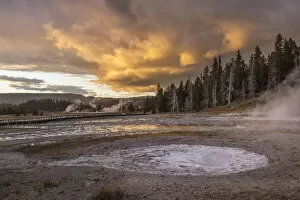 Images Dated 15th November 2016: USA, Wyoming, Yellowstone National Park, Upper Geyser Basin and landscape
