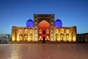 Bukhara Gallery: Uzbekistan, Bukhara, Po-i-Kalyan, Kalon Mosque illuminated at sunset