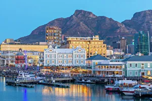 Esplanade Prints: V & A Waterfront and Table Mountain at Dusk