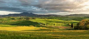 Val Dorcia Prints: Val d'Orcia with Terrapille Farmhouse (featured in Gladiator movie) in the distance