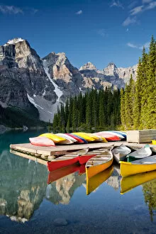 Images Dated 30th November 2016: Valley of the Ten Peaks & Moraine Lake, Banff National Park, Alberta, Canada