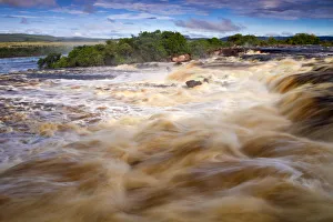 Venezuela, Guayana, Canaima National Park, Waterfalls above Canaima lagoon