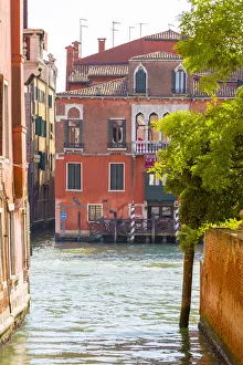 Images Dated 14th September 2016: Venice, Veneto, Italy. Buildings and boats in the canals