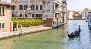 Images Dated 14th September 2016: Venice, Veneto, Italy. Buildings and gondola