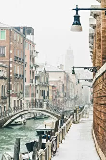 Images Dated 13th March 2018: Venice, Veneto, Italy. Canal in Dorsoduro with snow