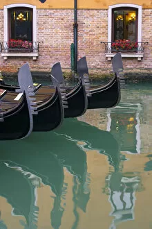 Images Dated 22nd October 2015: Venice, Veneto, Italy. Gondola details