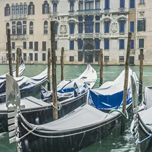 Images Dated 1st March 2018: Venice, Veneto, Italy. Gondolas covered with snow along the Grand Canal (Canal Grande)