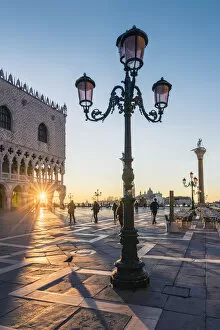 Images Dated 18th January 2018: Venice, Veneto, Italy. Piazzetta San Marco and Doges palace at sunrise