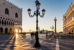 Images Dated 6th February 2018: Venice, Veneto, Italy. Piazzetta San Marco and Doges palace at sunrise