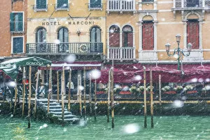 Images Dated 1st March 2018: Venice, Veneto, Italy. Snowfall at Grand Canal (Canal Grande)
