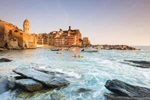 Images Dated 27th June 2016: Vernazza, Cinque Terre, Liguria, Italy