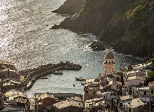 Vernazza Prints: Vernazza Village, elevated view, Cinque Terre, UNESCO World Heritage Site, Liguria, Italy