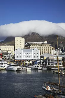 Images Dated 13th October 2010: Victoria and Alfred Waterfront with Table Mountain in background, Cape Town, Western Cape