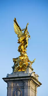Images Dated 15th May 2018: Victoria Momument, Buckingham Palace, London, England, UK