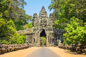 Victory Gate entrance to Angkor Thom, UNESCO World Heritage Site, Siem Reap Province