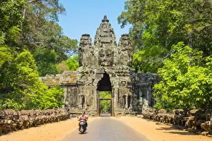 Images Dated 1st April 2016: Victory Gate entrance to Angkor Thom, UNESCO World Heritage Site, Siem Reap Province