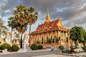 Images Dated 7th February 2023: Vietnam, Bac Lieu Province, Bac Lieu, Chua Xiem Can, children cycle past the Khmer pagoda