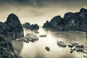 Images Dated 7th May 2014: Vietnam, Halong Bay