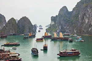 Images Dated 30th March 2011: Vietnam, Halong Bay