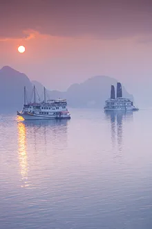 Vietnam, Halong Bay, tourist boats, sunrise