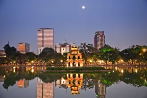 Images Dated 30th March 2011: Vietnam, Hanoi, Hoan Kiem Lake and Turtle Pagoda
