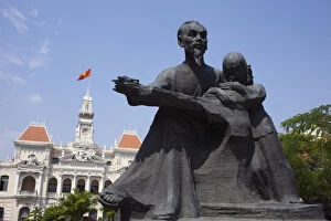 Images Dated 8th February 2010: Vietnam, Ho Chi Minh City, Ho Chi Minh Statue and City Hall