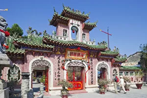 Images Dated 30th March 2011: Vietnam, Hoi An, Phuc Kien Assembly Hall, Entrance Gate