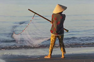 Images Dated 18th July 2013: Vietnam, Mui Ne, Mui Ne Beach, Net Fisherwoman