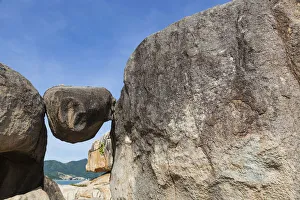 Images Dated 17th January 2013: Vietnam, Nha Trang, Chong Promontory Rocks