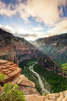 Images Dated 24th July 2019: View of Big Bend and the Virgin river from Angels landing, tah, USA