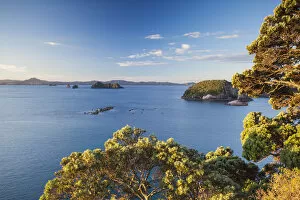 Images Dated 27th February 2014: View of Cathedral Cove Marine Reserve (Te Whanganui-A-Hei) from Te Pare Point, Hahei